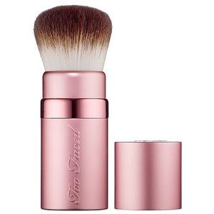 Too Faced Retractable Kabuki Makeup Brush 🎀